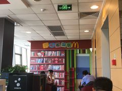 -麦当劳(展览路店)