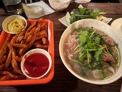 火车头河粉-肆角餐吧4Corners(烟袋斜街店)