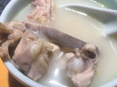 -洪氏嗨捞·广东猪肚鸡·椰子鸡火锅(西咸万象城店)