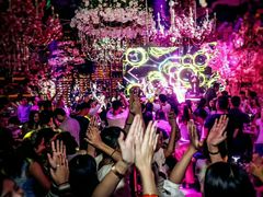 -Rainbow Lounge T Bar