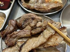 -围炉肉舍•炭烤活鳗•丹东海鲜烤肉(步行街店)