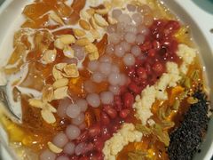 彩虹加量红豆乌龙冰粉-姚姚酸菜鱼·金戈戈香港豉油鸡(喜荟城联名店)