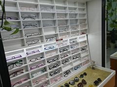 -视野联行眼镜•蔡司•依视路(温江店)