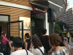 等位区-麦当劳(百利广场店)