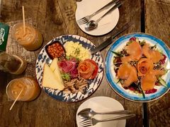 -layback cafe & bar