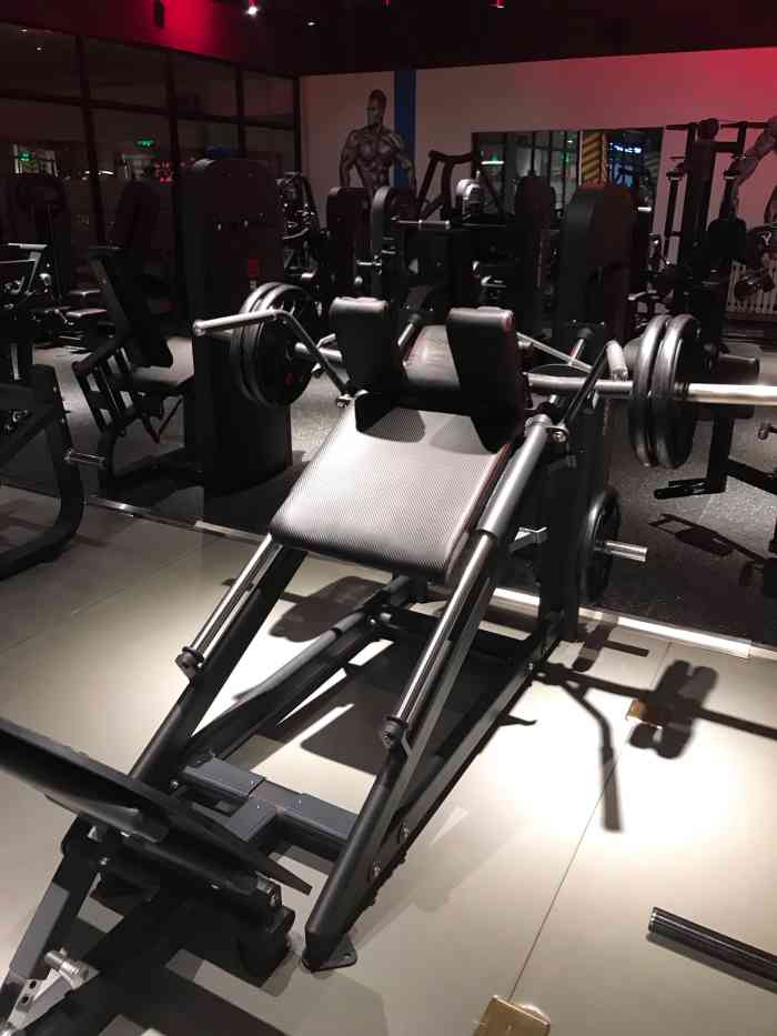 威格健身(学府店)-"在超市的楼上,地方很大,现在还没有完全正.