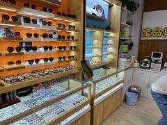 -宝岛眼镜连锁·蔡司·依视路合作门店(红太阳商业广场店)