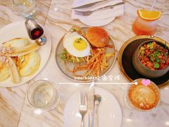 疯狂手撕牛肉牛油果苹果蛋沙拉汉堡-the rug 飞毯 (朝阳公园店)