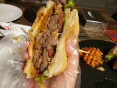 意大利肉酱汉堡-HIGH FIVE哈福手工汉堡(桂林路店)