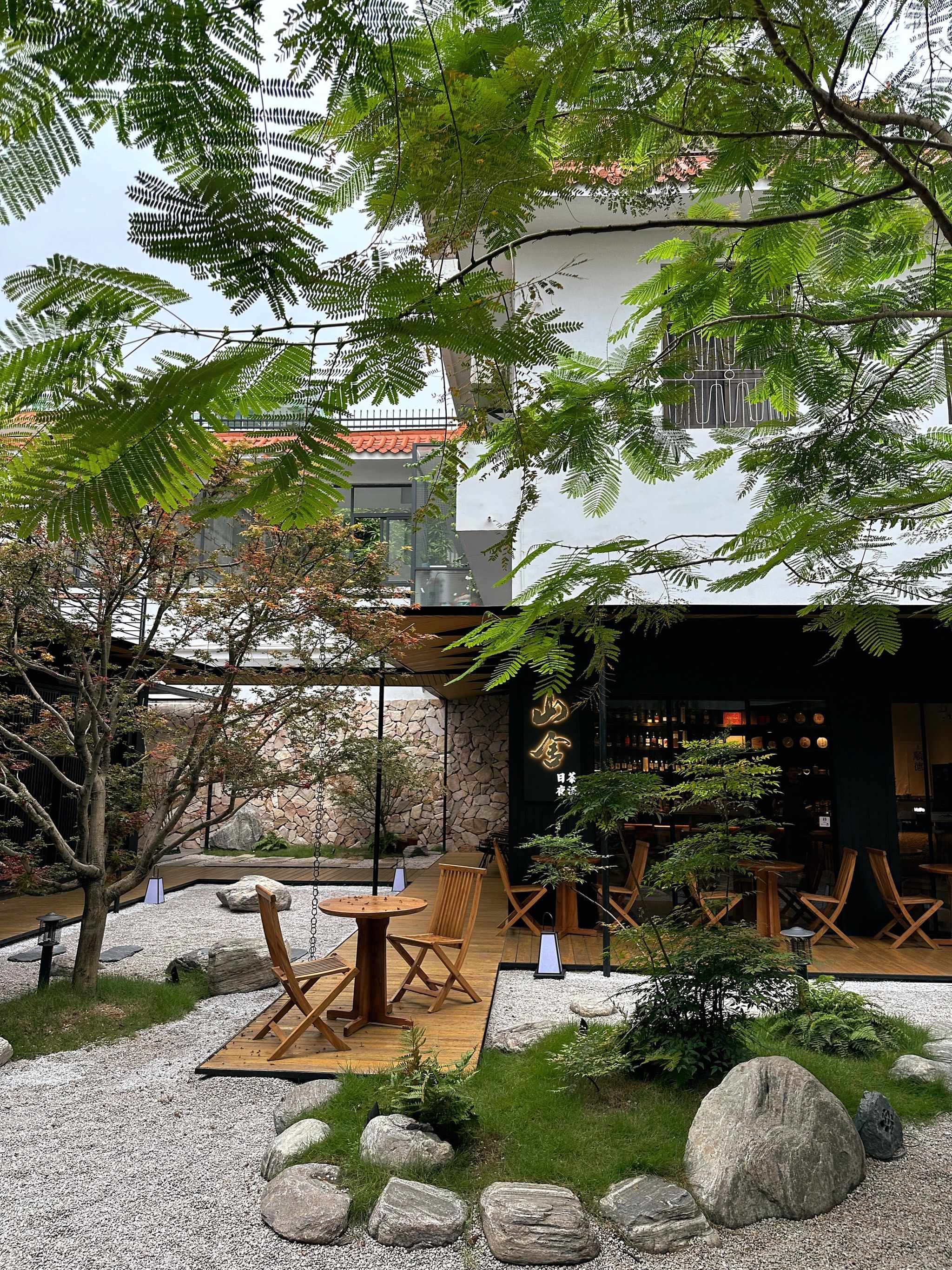 藏在民宿里的庭院🏡庭院里的绿意浓🍃