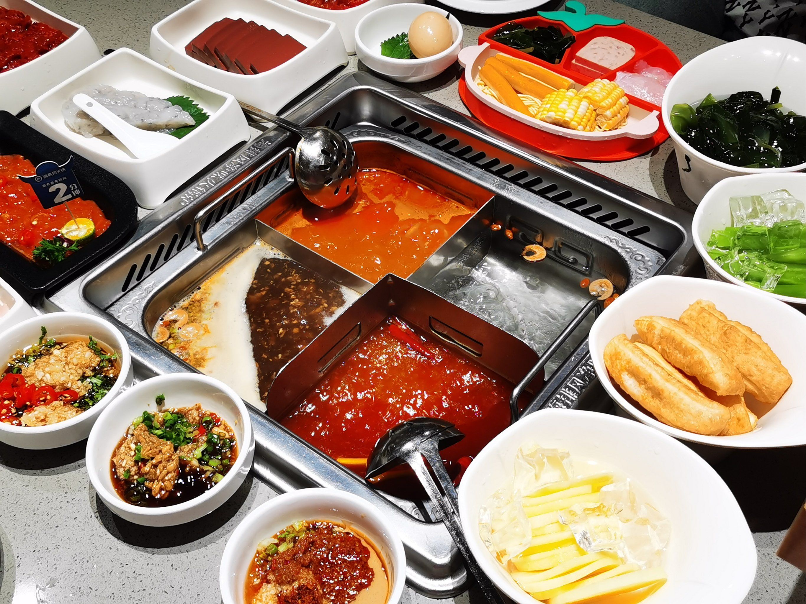 海底捞火锅 久违的海底捞,自制锅底,还有好吃的糖水