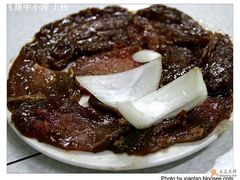 腌制好的羊肉-大槐树烤肉馆