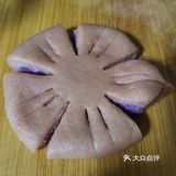 变成更长的一条，再卷起来，盖上保鲜膜