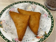 咖喱吞拿鱼角-喜莲咖啡
