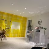 三楼的会贵一点，是设计师款，不过真的好看的