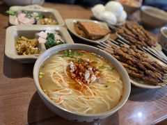 -亮亮面馆(经六路店)