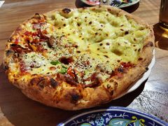 狂野榴莲双拼披萨-盘炉forenza·云贵川融合小食堂 ( 钟楼中柳巷店)