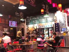 大堂-蚝堡海鲜·威海菜·海肠捞饭·烧烤·亚洲吃蚝公司(幸福门店)
