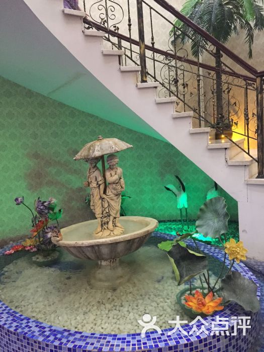 红鲤鱼大浴场图片 - 第1张