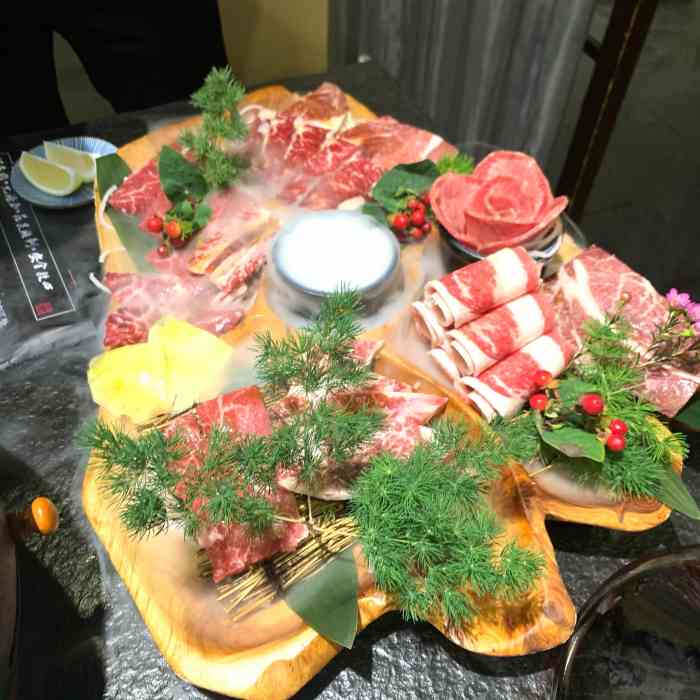 花果牛魔王烤肉-"朋友推荐,据说排行榜第一的烤肉,个人感觉.