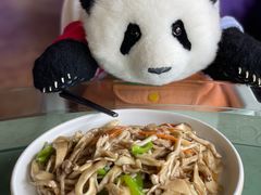 肉丝炒栗蘑-天源渔港农庄