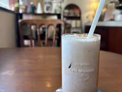 -Café Monson