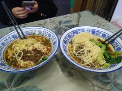-渝之汇牛肉豌杂面