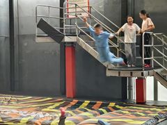 -嗨翻Hi-Fun竞技主题乐园·蹦床团建生日轰趴(荆川 国光1937店)