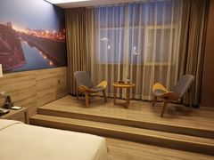 -西安大雁塔科技大学地铁站亚朵酒店