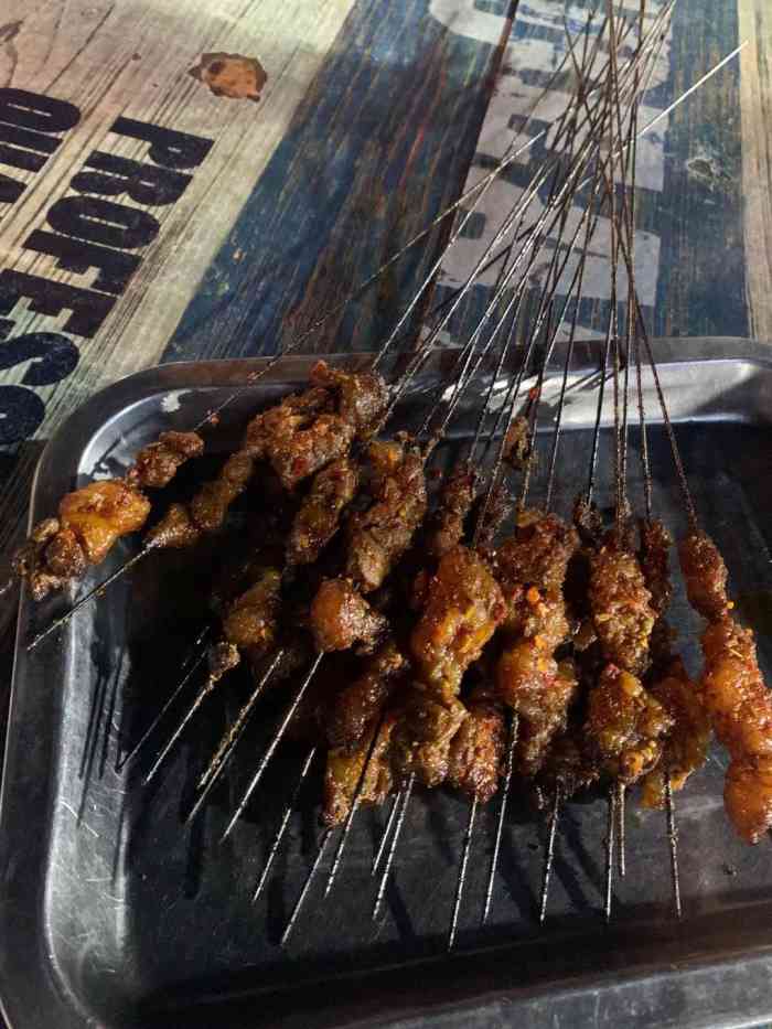 阿龙烧烤(小南门店)-"都跟我推荐说来西安要找细签的烤串这签.