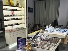 -视野联行眼镜•蔡司•依视路(温江店)