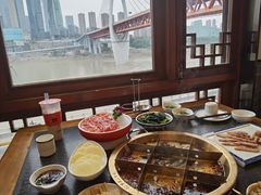 -小天鹅火锅·一线江景洪鼎旗舰店(洪崖洞店)