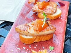 香煎鹅肝配焦糖苹果-BROWNSTONE布朗石西班牙餐厅(富城店)