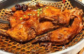 Ancient Stone Pot Baked Lipu Taro