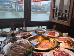 -小天鹅火锅·一线江景洪鼎旗舰店(洪崖洞店)