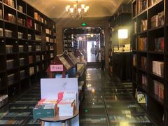 -钟书阁(松江泰晤士小镇店)