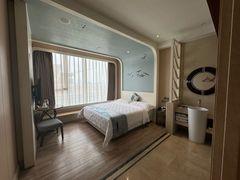 -皇马海口湾海景酒店(万绿园秀英港店)