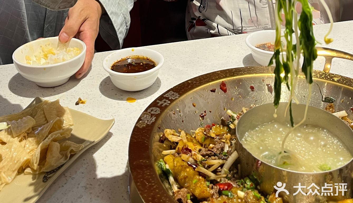 量大便宜好吃的鸳鸯牛锅你们去吃过呢嘛？