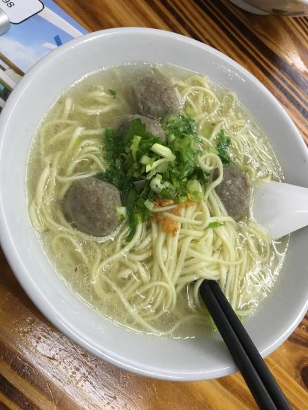 0 有汤面,我点的是牛肉丸汤面,面也很有口感,牛肉丸比较地道,潮汕风味