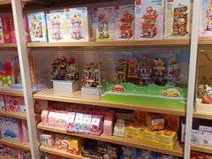 -名创优品(北京新中关购物中心地铁层店)