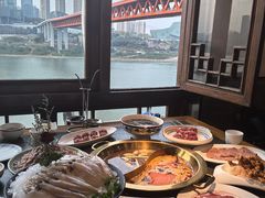 -小天鹅火锅·一线江景洪鼎旗舰店(洪崖洞店)