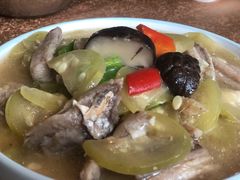酸瓜焖鲨鱼-东方之猪四更烤乳猪(金垦总店)