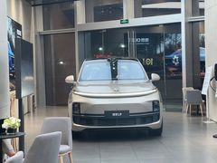 -理想汽车(世纪汇店)