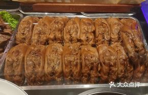 Special Smoked and Braised Pig Trotters