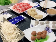 -楼外楼大刀肉传统火锅居(幸福街店)