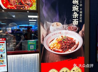 貌似去年一个话题，不努力眉笔都买不起