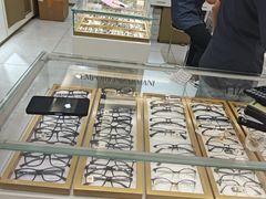 -美式眼镜·授权蔡司.依视路.尼康.豪雅.明月(人民广场店)