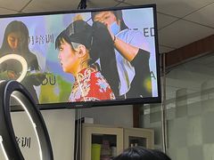 -蓝月摄影化妆美容学校