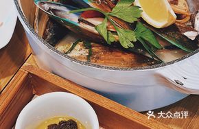 Steamed Mussels in White Wine