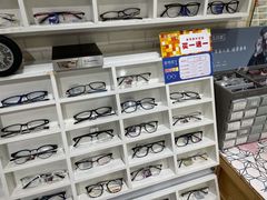 -诺柯视眼镜-蔡司依视路官方工厂店(淞南一店)